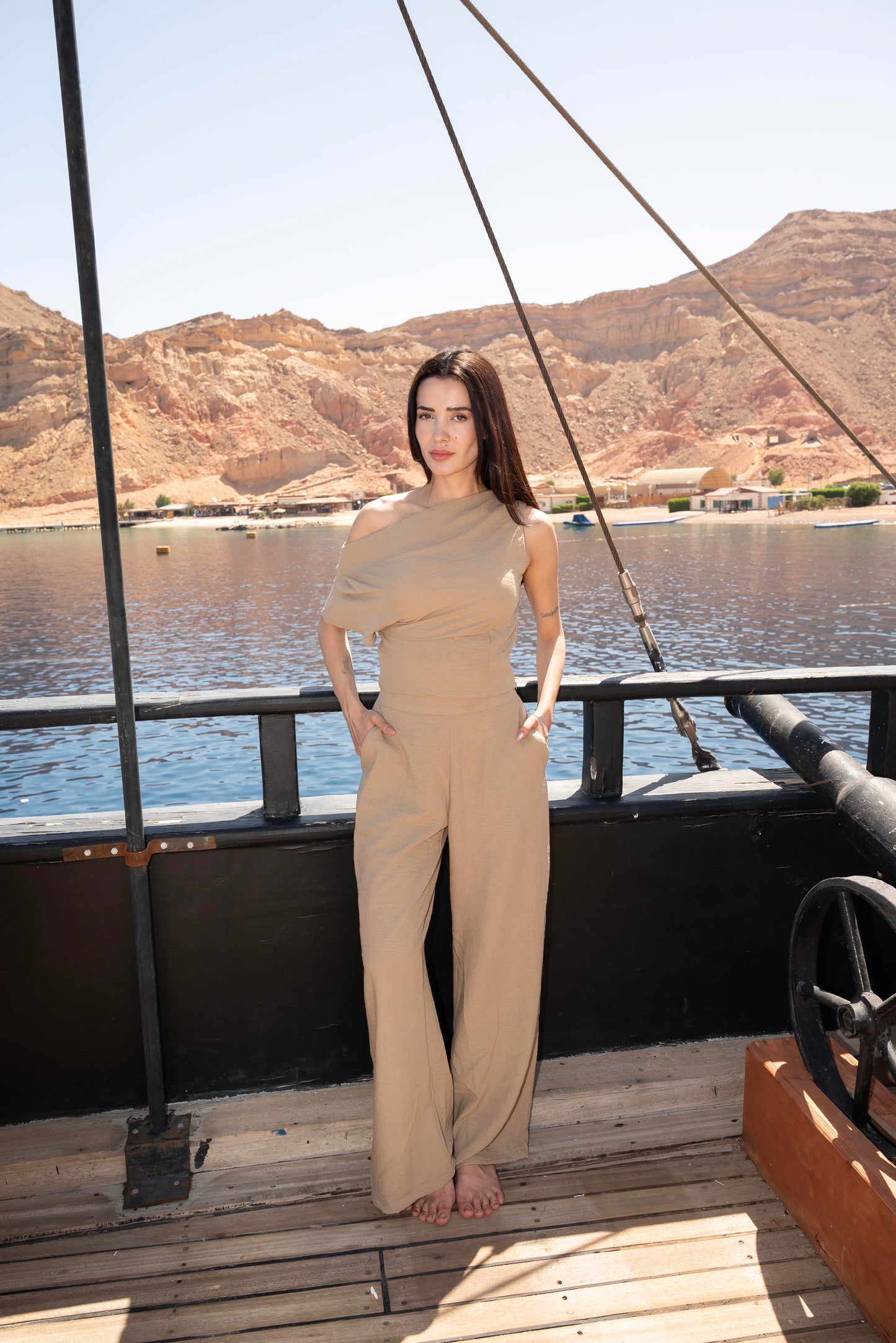 Asymmetric Set