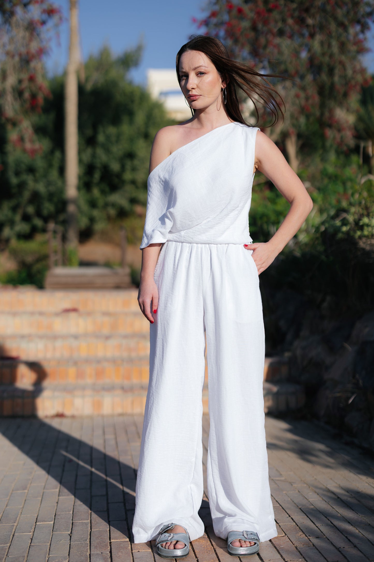 Asymmetric Set